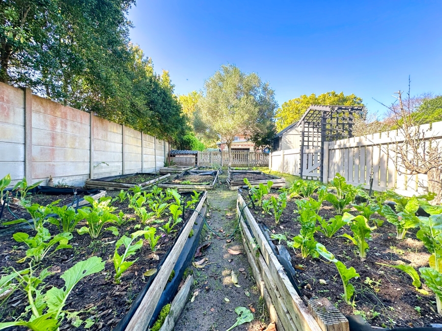 5 Bedroom Property for Sale in The Island Western Cape